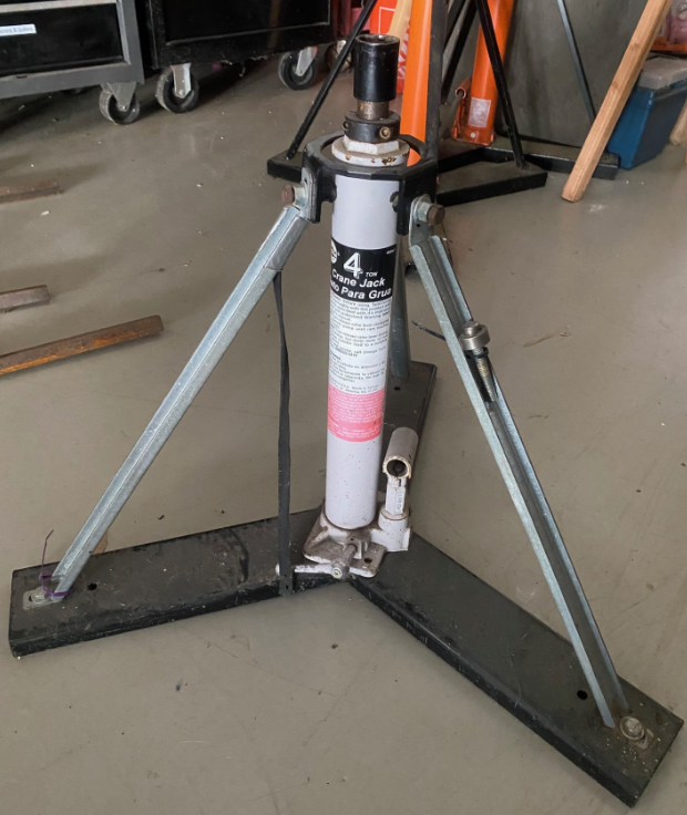 Wing jack: 4 ton, 24″ tall when at lowest position